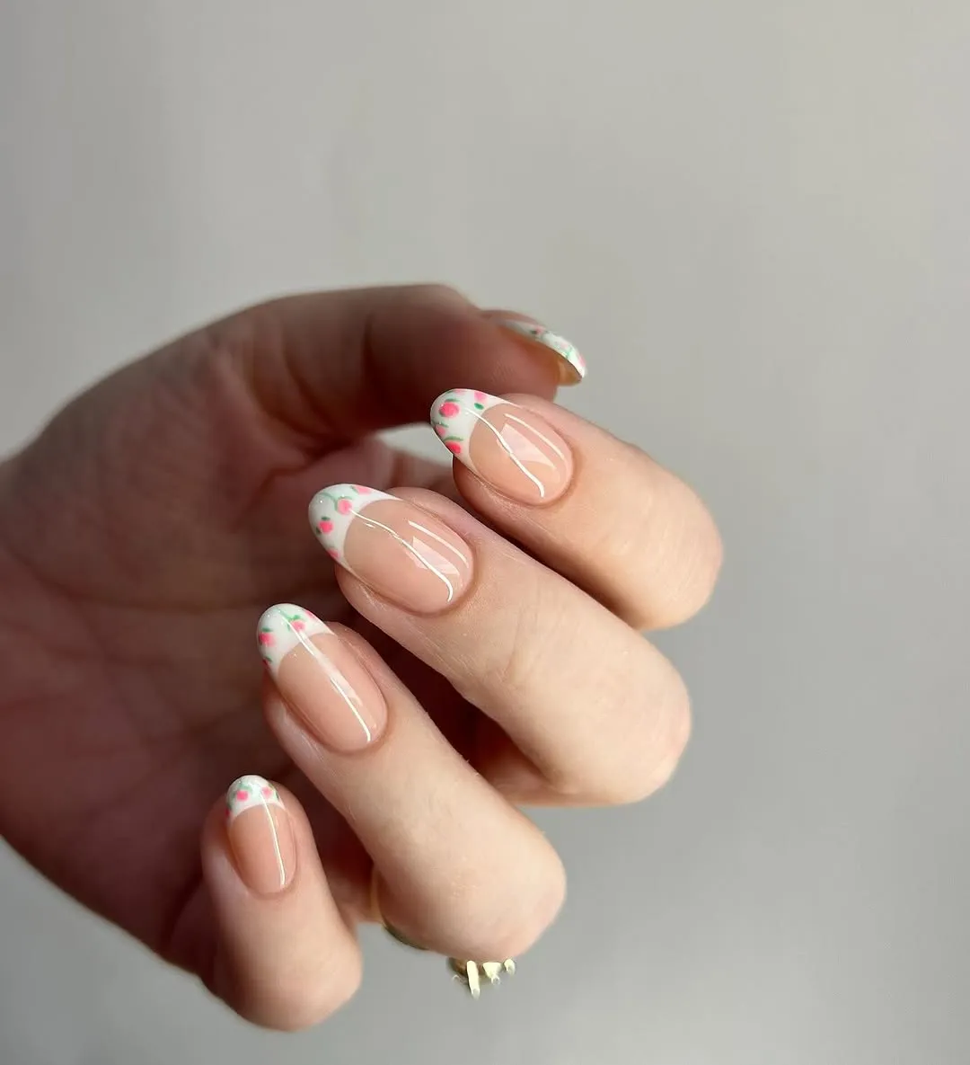 Itty Bitty Florals summer white nail designs