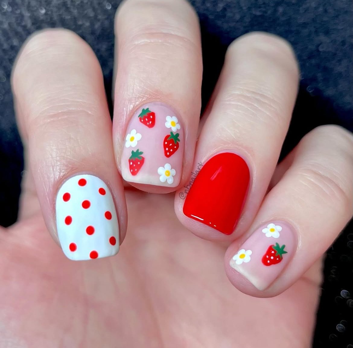 red summer nails short