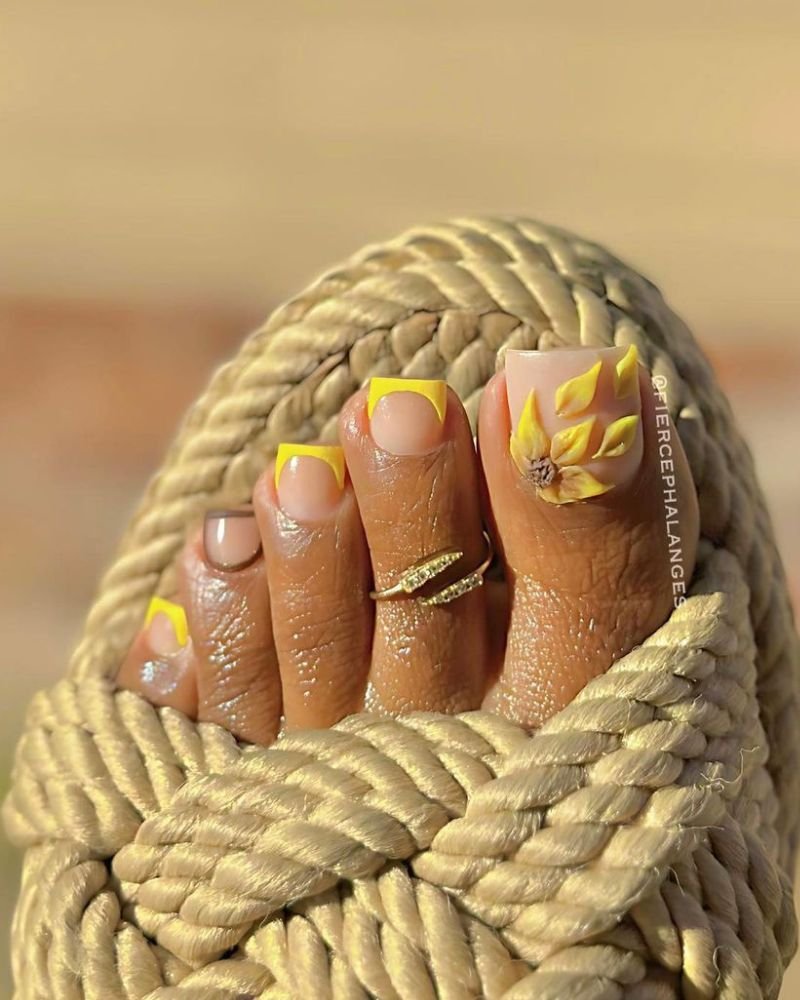 Sunflower French Tips